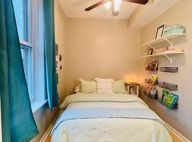 Sunny, Spacious, 3br 1ba Davlin Chicago