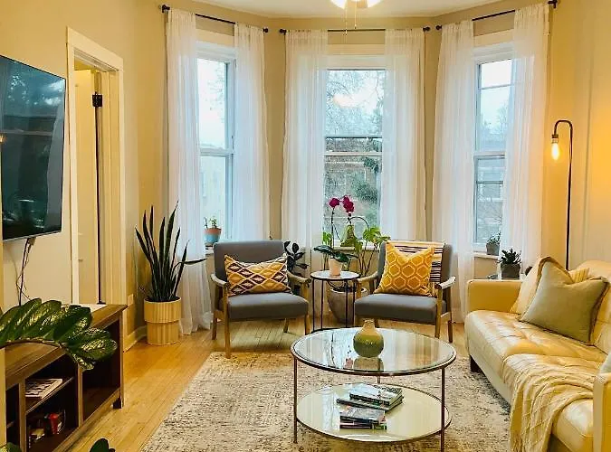 Sunny, Spacious, 3br 1ba Davlin Chicago